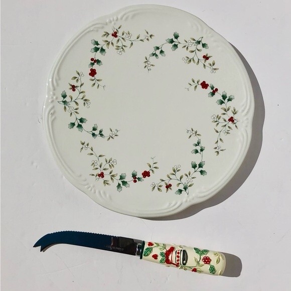 PFALTZGRAFF CHEESE TRAY WITH SCULPED SLICER WINTERBERRY 8" ROUND - Picture 3 of 7